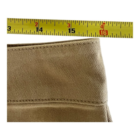 EDIKTED Janelle Low Rise Cotton Cargo Miniskirt in Beige a
New 32”w X 12” L - Picture 8 of 14